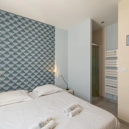 La Roche Bleue - 100m - Parking *